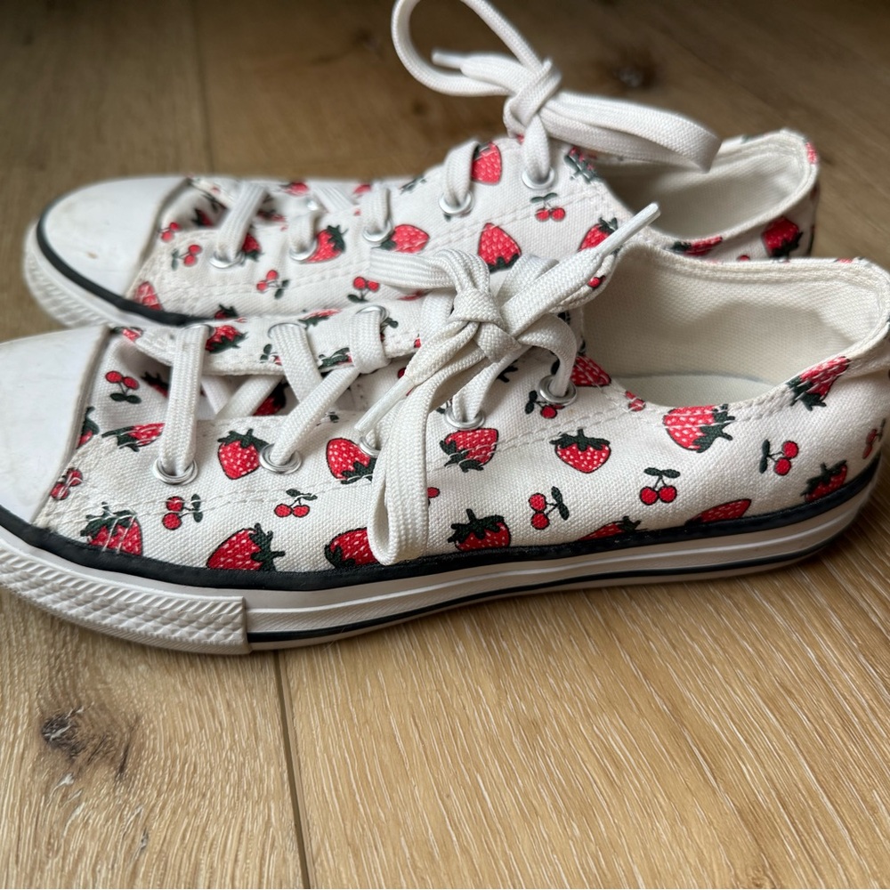 Converse All Stars Strawberry Kids' Sneakers size 3